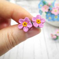 Vergissmeinnicht  Ohrringe Polymer Clay, kleine Blumen Ohrstecker, rosa Blumen Ohrringe, Kleine Ohrstecke Bild 1