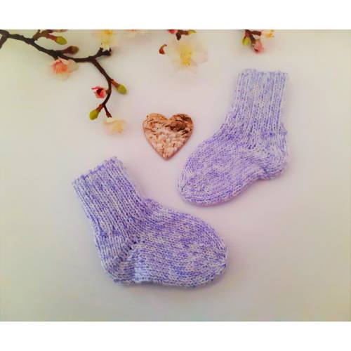 Gestrickte warme Baby Socken Erstlingssocken  fliederfarben-weiss meliert