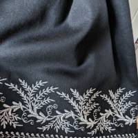 Kleine Tasche aus schwarzem Baumwollsatin mit Silberstickerei im Regencystil Bild 3