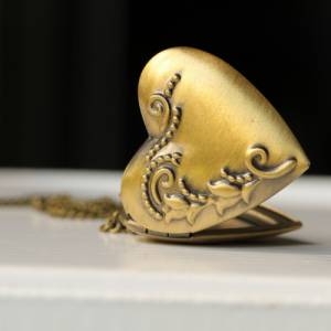 Kette Medaillon Herz im Vintagestyle antik bronzefarben für zwei Fotos als persönliches valentinstag geschenk für sie Bild 5