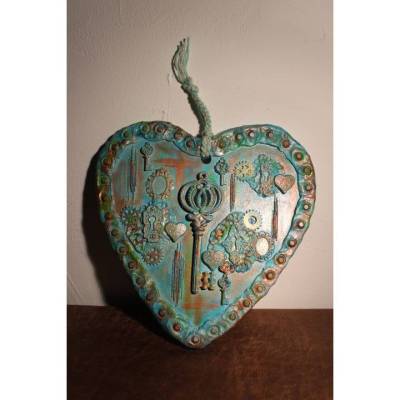 Geschenk zu Valentinstag Muttertag GREEN STEAMPUNK Collage, abstrakt gestaltet auf herzförmigem Bambusbrett Herz