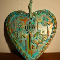 Geschenk zu Valentinstag Muttertag GREEN STEAMPUNK Collage, abstrakt gestaltet auf herzförmigem Bambusbrett Herz Bild 2