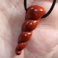 roter Jaspis (Schnecke) | Halskette mit Band oder Silber 925 --- Stein-Größe: 32 x 11 mm Bild 1