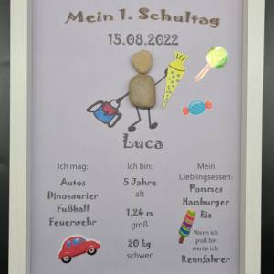 Liebevoll handgefertigtes Steinbild als Geschenk für das Schulkind (Junge) - Meilenstein - personalisiert - 3 Rahmenfarb Bild 6