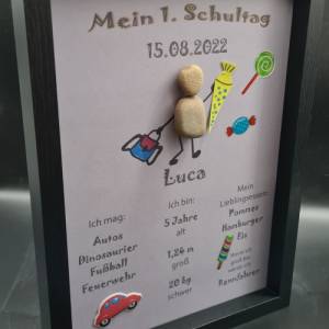 Liebevoll handgefertigtes Steinbild als Geschenk für das Schulkind (Junge) - Meilenstein - personalisiert - 3 Rahmenfarb Bild 8