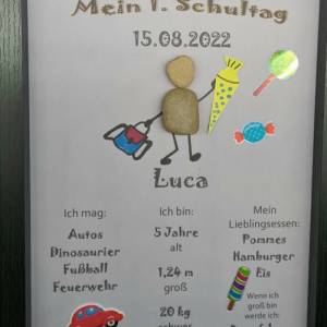 Liebevoll handgefertigtes Steinbild als Geschenk für das Schulkind (Junge) - Meilenstein - personalisiert - 3 Rahmenfarb Bild 9