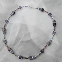 Magnifique Carré violett - schwarz  Collier Kette mit quatratischen Glas - Perlen Glaswürfeln Bild 1