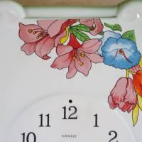 Blumendekorierte Wanduhr mit Quarz-Laufwerk. Kienzle. 27 x 19,5 x 2,5 cm Bild 2