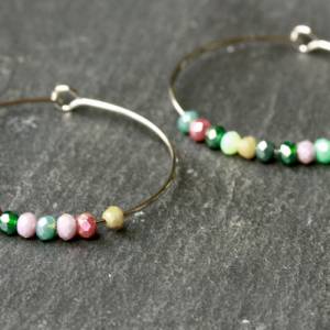 Creolen Perlen Ohrringe silber ein handgefertigtes Ohrringpaar mit funkelnden Perlen als minimalistisches Geschenk Bild 2