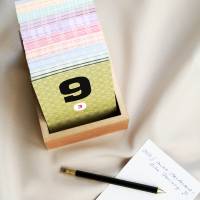 Box zum Sammeln von Erinnerungen – HAPPYDAYSBOX, Kombination aus Kalender und Tagebuch zum Notieren schöner Momente Bild 1