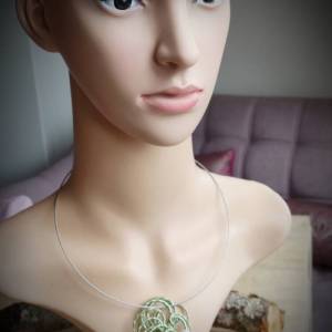Halsreif silber , barockes Perlencollier, Anhänger Blume, perlenkette, Elfenkette, Elbenschmuck, Anhänger Blume grün Bild 3