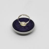 Wuchtiger Ring Weichblech gehämmert Silberfarbe oben Lila Violett darauf Kunststoff Stein Blume Floral Handarbeit Bild 6