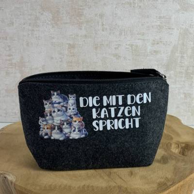 Kosmetiktasche aus Filz bedruckt mit Katzenmotiv und Katzenspruch - Geschenkidee für Katzenfreunde und Katzenliebhaber