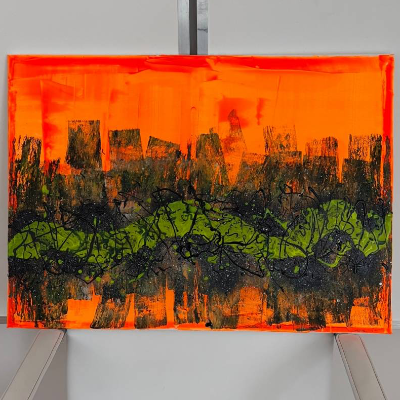 Abstraktes “Neon River” Gemälde - 50x70cm - Schwarz, Neon Gelb, Weiß, Gold, Silber auf Lebhafter Neon Orange Leinwand