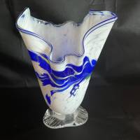 Glas Vase blau weiß Bild 2