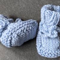 Edle Babyschühchen aus Wolle hellblau Bild 4