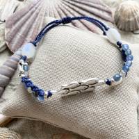 „Poissons“ - Zweireihiges Armband mit Perlen, Fischschwarm-Verbinder, Perlmutt-Mond und Achat blau Bild 5