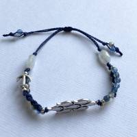 „Poissons“ - Zweireihiges Armband mit Perlen, Fischschwarm-Verbinder, Perlmutt-Mond und Achat blau Bild 7
