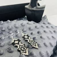 Ohrringe „Golden Stars“, aus Perlen gefädelt, schwarz-matt, gold-hochglänzend, Miyuki, hängende Ohrringe, Ohrring schwar Bild 2