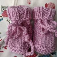 Hübsche Babyschühchen aus reiner Wolle rosa Bild 1