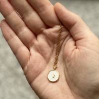 „Demi-Lune“ weiß/gold - Goldfarbene Edelstahl-Halskette 60 cm mit weiß-emailliertem Mond-Anhänger Bild 4