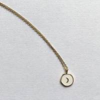 „Demi-Lune“ weiß/gold - Goldfarbene Edelstahl-Halskette 60 cm mit weiß-emailliertem Mond-Anhänger Bild 5