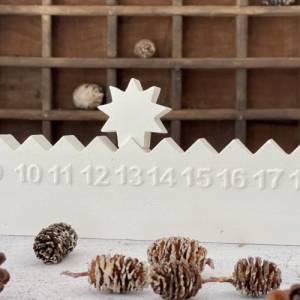 weiße Adventsleiste mit Stern aus Keramikgießmasse, Immerwährender Adventskalender Bild 9