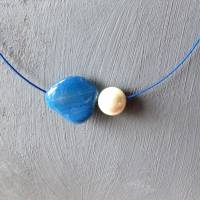 Modischer Hals Reif mit Blue Ocean Achat und Muschelkern Perle. Ideal als Geschenk für einen Lieben Menschen. Bild 1