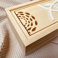Aufbewahrungsbox für Taufkerzen | personalisierte Kerzenbox mit Namen | Holzkiste mit Gravur für die Taufkerze Bild 5