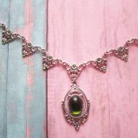 Collier Halskette, viktorianischer Halsschmuck mit einem Glascabochon und grünen Strasssteinen Bild 3