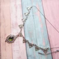 Collier Halskette, viktorianischer Halsschmuck mit einem Glascabochon und grünen Strasssteinen Bild 4