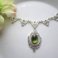 Collier Halskette, viktorianischer Halsschmuck mit einem Glascabochon und grünen Strasssteinen Bild 5