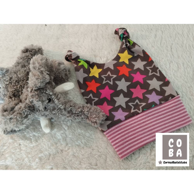 Babymütze Knotenmütze grau mit Regenbogen Sternen 0 - 3 Monate