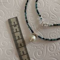 Blaue Turmalinkette mit Perlenanhänger, 40 cm lang, Edelsteinkette Zuchtperlenanhänger exklusives Geschenk Frau Mann, Bild 2