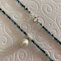 Blaue Turmalinkette mit Perlenanhänger, 40 cm lang, Edelsteinkette Zuchtperlenanhänger exklusives Geschenk Frau Mann, Bild 4