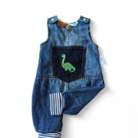 Babystrampler Gr. 62 bestickt mit Dino, Jeans-Upcycling Unikat Bild 1