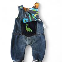 Babystrampler Gr. 62 bestickt mit Dino, Jeans-Upcycling Unikat Bild 4