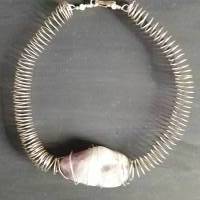 Aparte Spiralkette mit eingearbeitetem Amethyst, handmade, versilbert, Hakenverschluss Bild 1