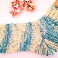 Damen Socken Kurzsocken handgestrickt türkis- naturfarben in unregelmässigem Verlauf  Größe 38/39 Bild 3