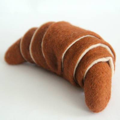 Croissant aus Filz handgenäht für den Kaufladen und Kinderküche, Spielküche, Filz Lebensmittel