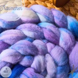 Handgefärbter Kammzug aus extrafeiner Merinowolle und weicher Tussahseide in Violett und Blau zum Spinnen und Filzen Bild 3