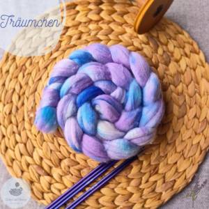 Handgefärbter Kammzug aus extrafeiner Merinowolle und weicher Tussahseide in Violett und Blau zum Spinnen und Filzen Bild 6