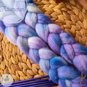 Handgefärbter Kammzug aus extrafeiner Merinowolle und weicher Tussahseide in Violett und Blau zum Spinnen und Filzen Bild 8