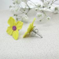 Kleine Ohrstecker mit gelben Blumen, leichte Ohrringe für den Sommer, Ohrstecker aus Ton, florale Ohrstecker, Geschenk Bild 4