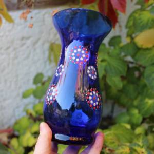 Vase blaues Glas Emaillefarben Handbemalt Blumendekor 60er 70er Jahre DDR Bild 7
