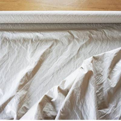 HIGHTECH STOFF mit Metall-Anteil hellbraun dezenter Streifen, knittert wie Papier, Meterware 1,55 meter breit