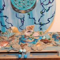 Osterdeko MEERJUNGFRAU  Collage auf einer kleinen Holzpalette maritime Osterdekoration  Osterei Seestern Muscheln Bild 2