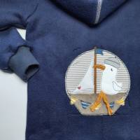 Baumwollfleece Jacke in Gr. 110 komplett gefüttert, in dunkelblau, mit maritimer Stickerei Bild 4