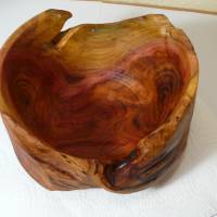 Sehr schöne gedrechselte Wollschale Garnschale Holzschale aus Apfelbaum, mit Naturrissen Bild 3