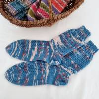 Socken in blau, Wollsocken Kuschelsocken, Gr. 41/42, mit schönem Strickmuster u. verstärkter Ferse, handgestrickt Bild 5